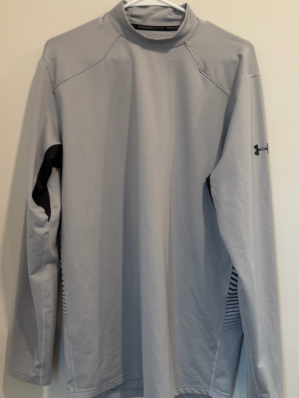 Under Armour Men’s Light Gray Long-Sleeve Performance Shirt with Black Accents